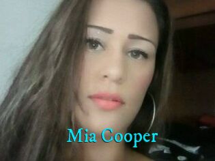 Mia_Cooper