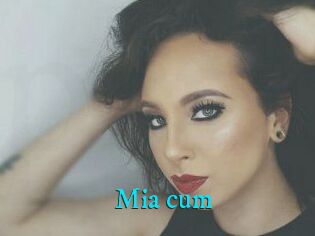 Mia_cum