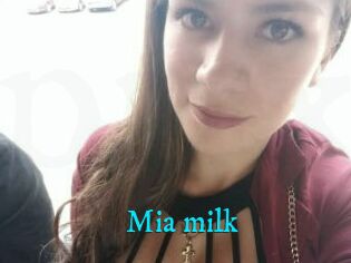 Mia_milk