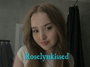 Roselynkissed
