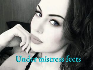 Under_mistress_feets